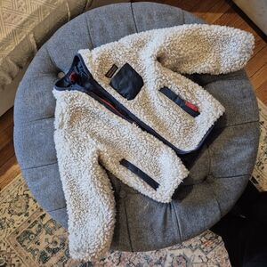 Patagonia Off-White Puffer Jacket with Full-Zip Closure and Stand-Up Collar